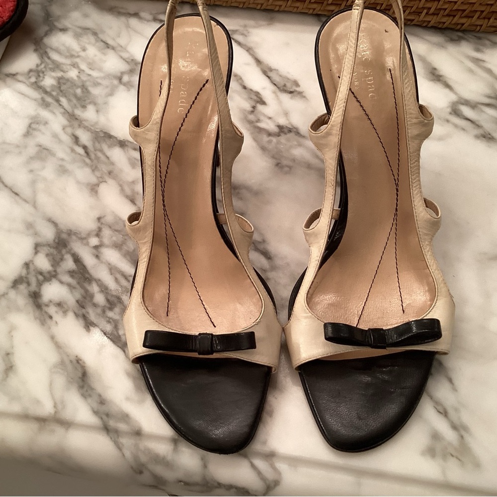Kate Spade Vintage So Feminine and Sexy, Black &Cream Leather  Size 9